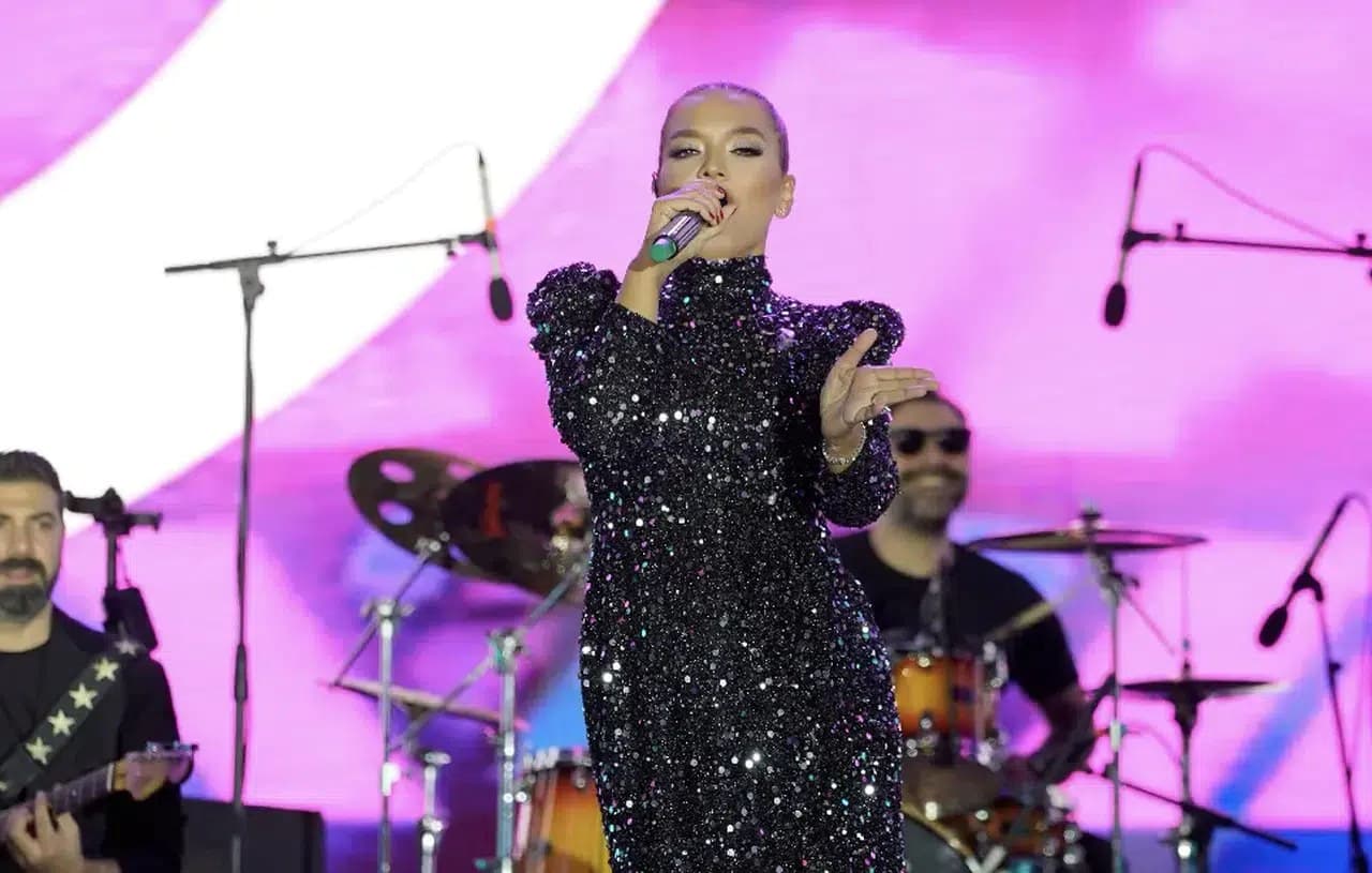 Demet Akalın